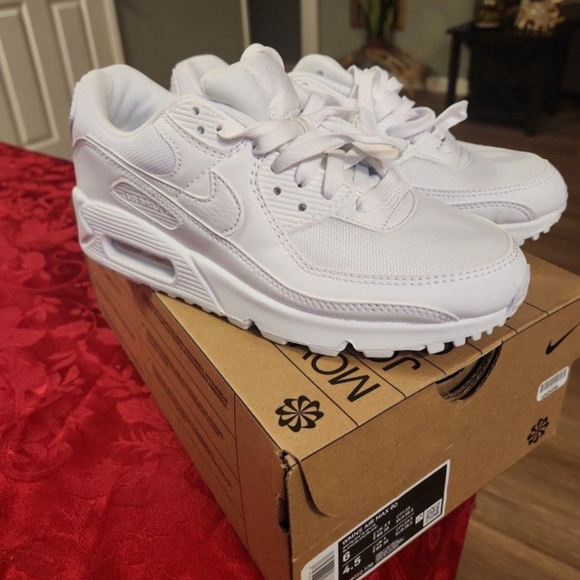 Nike women's  NEW SIZE 6 💫💥💯 - Picture 5 of 7